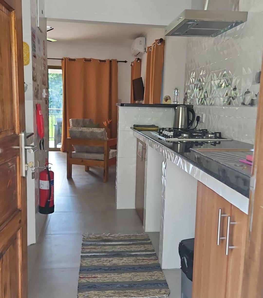 ホテル Solea Self Catering ヴィクトリア エクステリア 写真